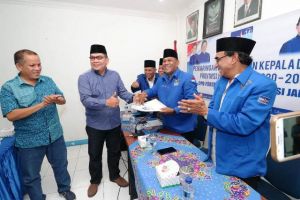 Tim Fachrori Antar Cincin Berwarna Biru Lamar Demokrat 